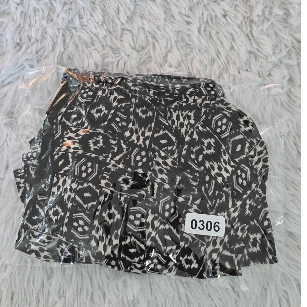 Hollister Womens Black White Geometric Tribal Sharkbite Hem Midi‎ Skirt Small